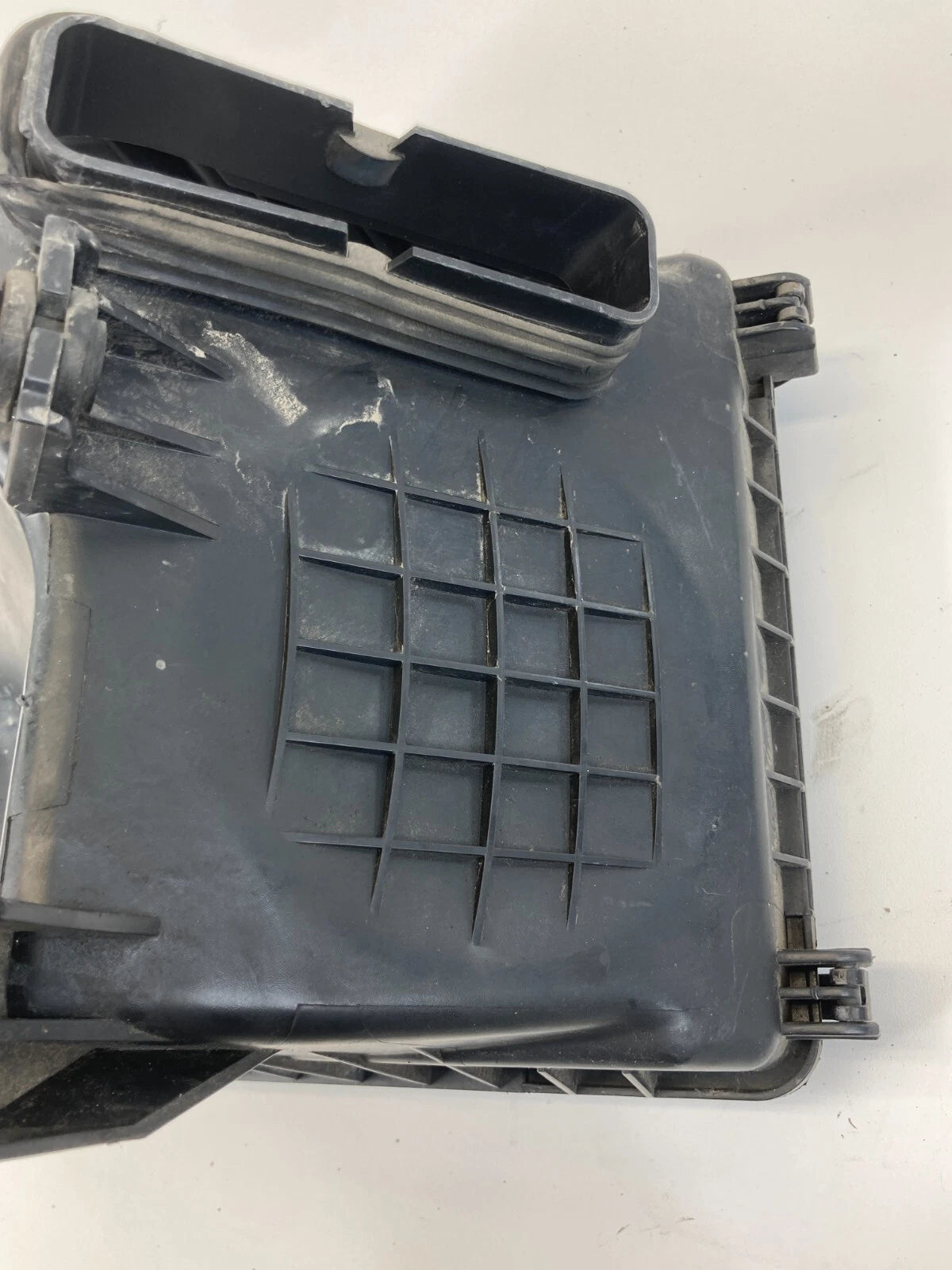2011-2014 HYUNDAI SONATA 2.4L AIR CLEANER FILTER BOX LOWER CASE OEM 28112-3Q100