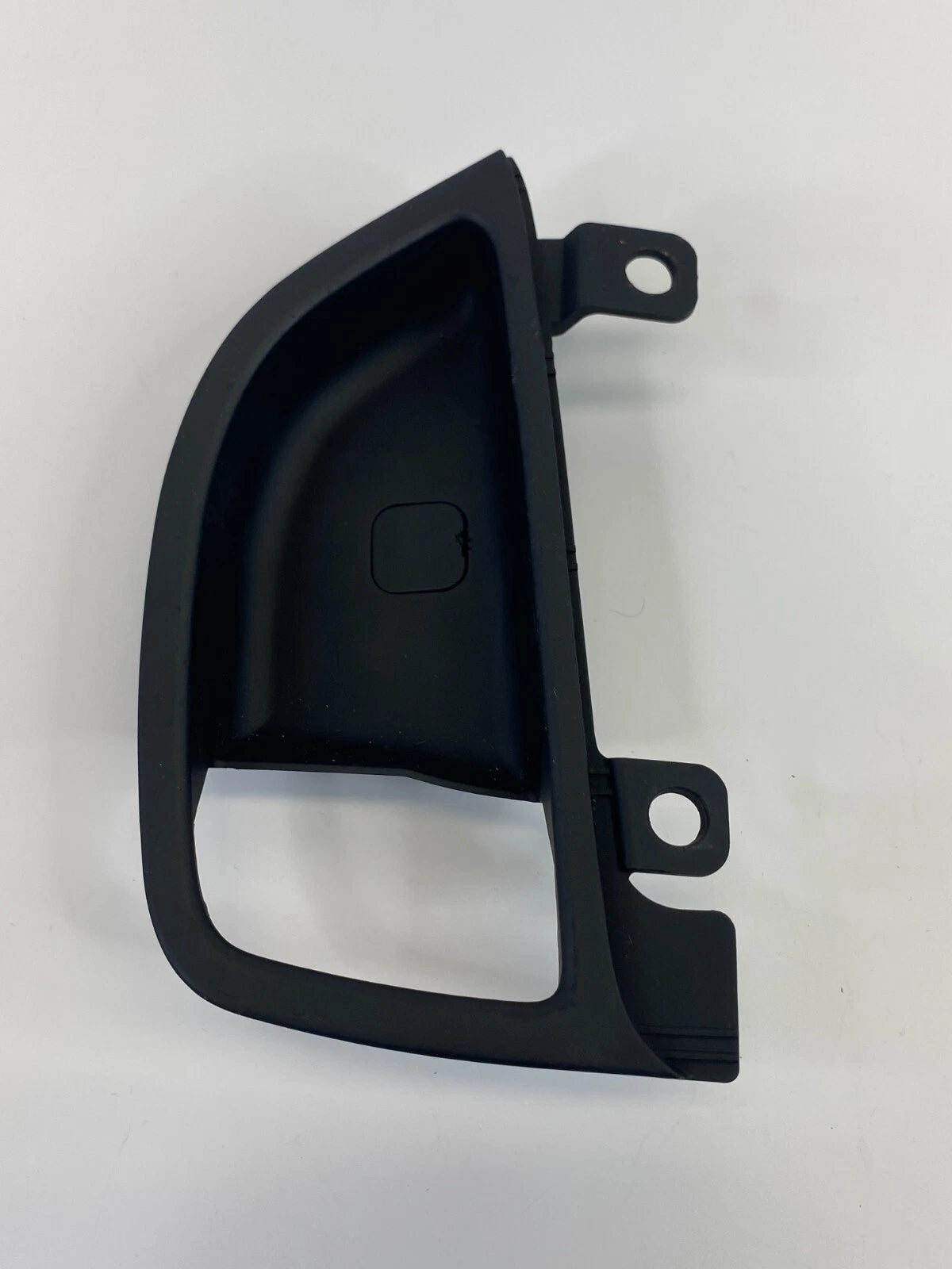11-16 HYUNDAI ELANTRA FRONT RIGHT SIDE INSIDE DOOR HANDLE BEZEL 82621-MD000 OEM