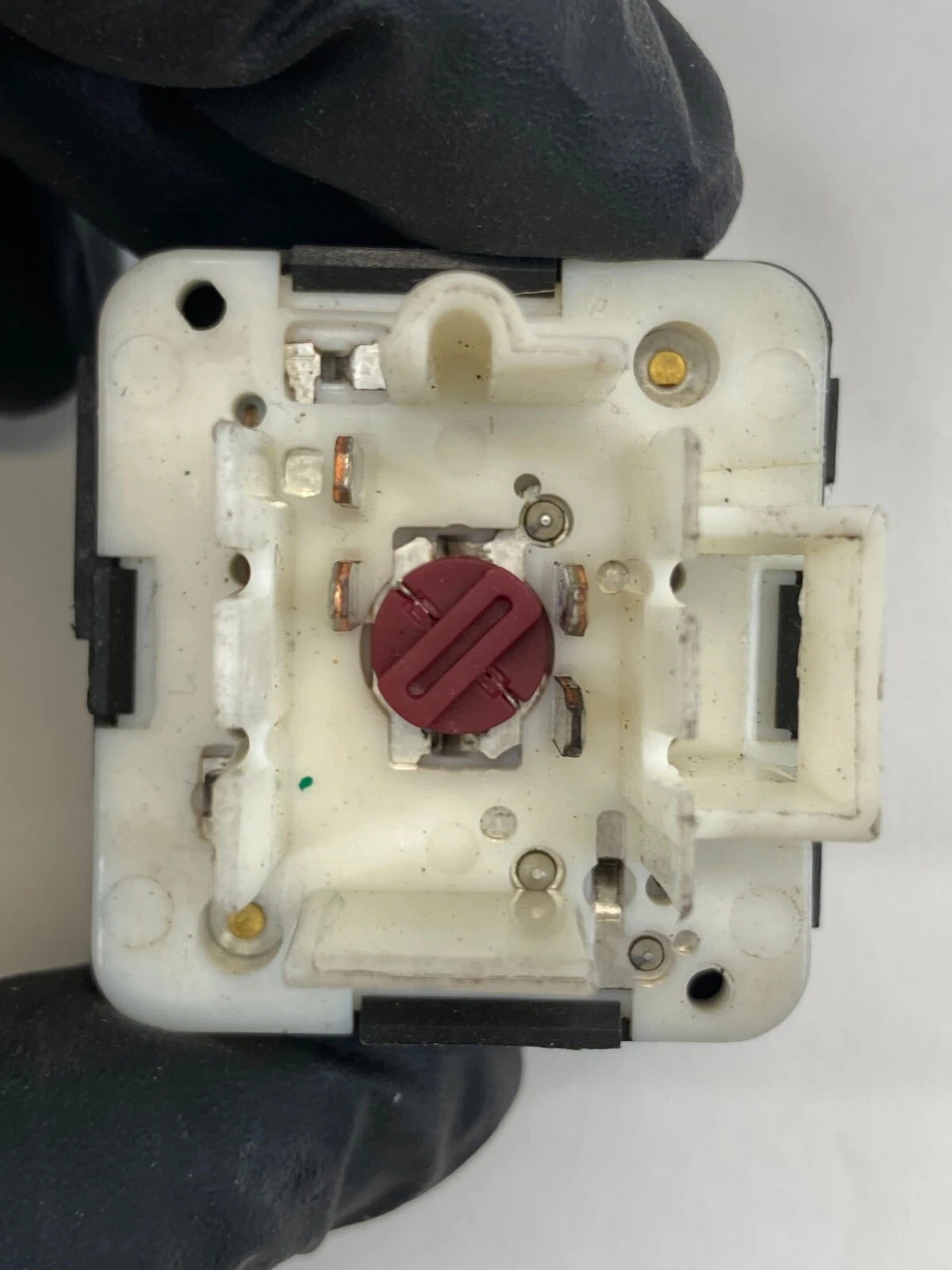 2001-2005 PONTIAC GRAND AM FRONT LEFT SIDE DOOR LOCK CONTROL SWITCH 22624806