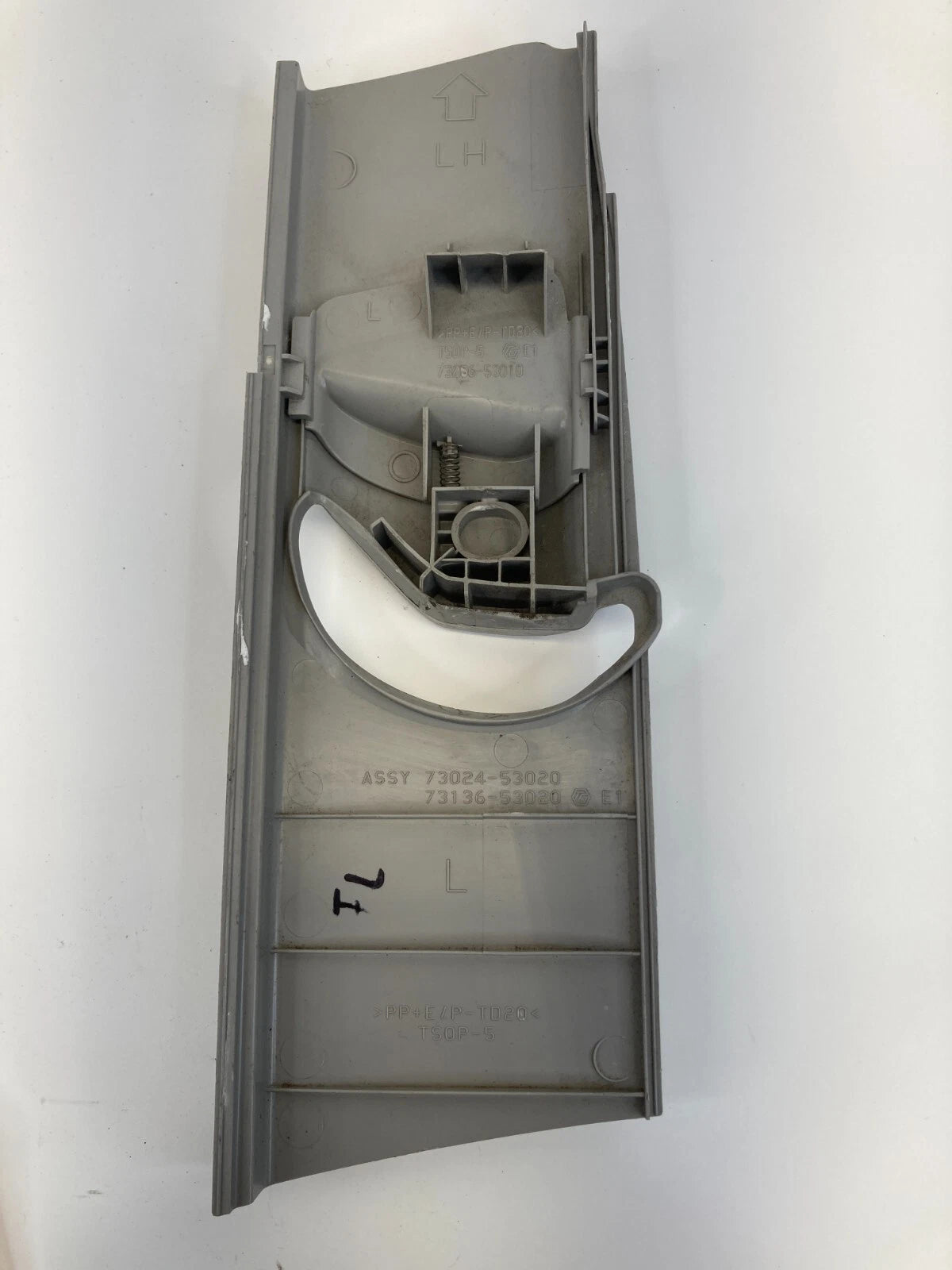 10-15 TOYOTA PRIUS FRONT LEFT SEAT BELT HEIGHT ADJUSTER ANCHOR COVER 73024-53020