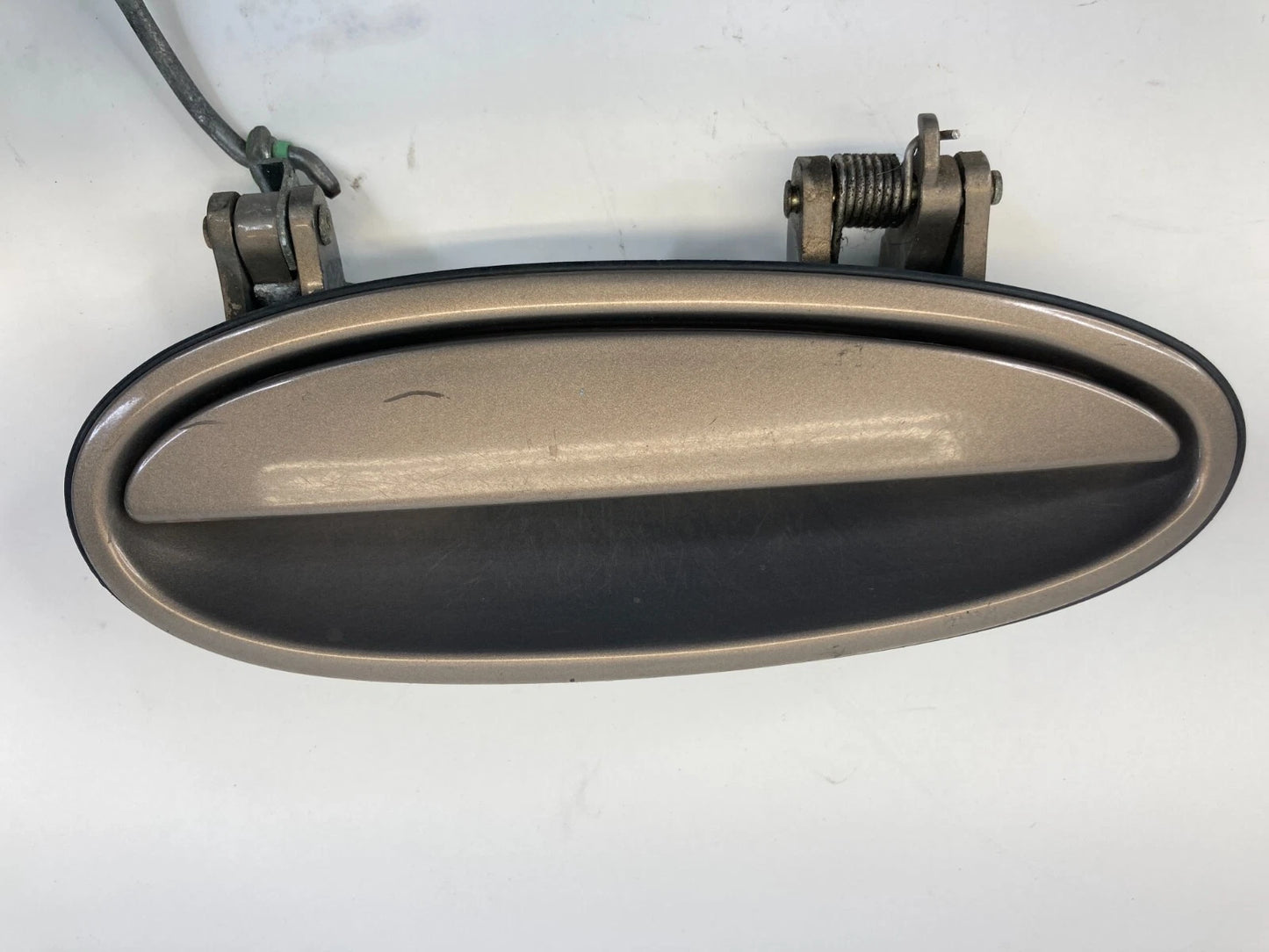 2004-2008 PONTIAC GRAND PRIX FRONT RIGHT EXTERIOR DOOR HANDLE ASSEMBLY 10308590