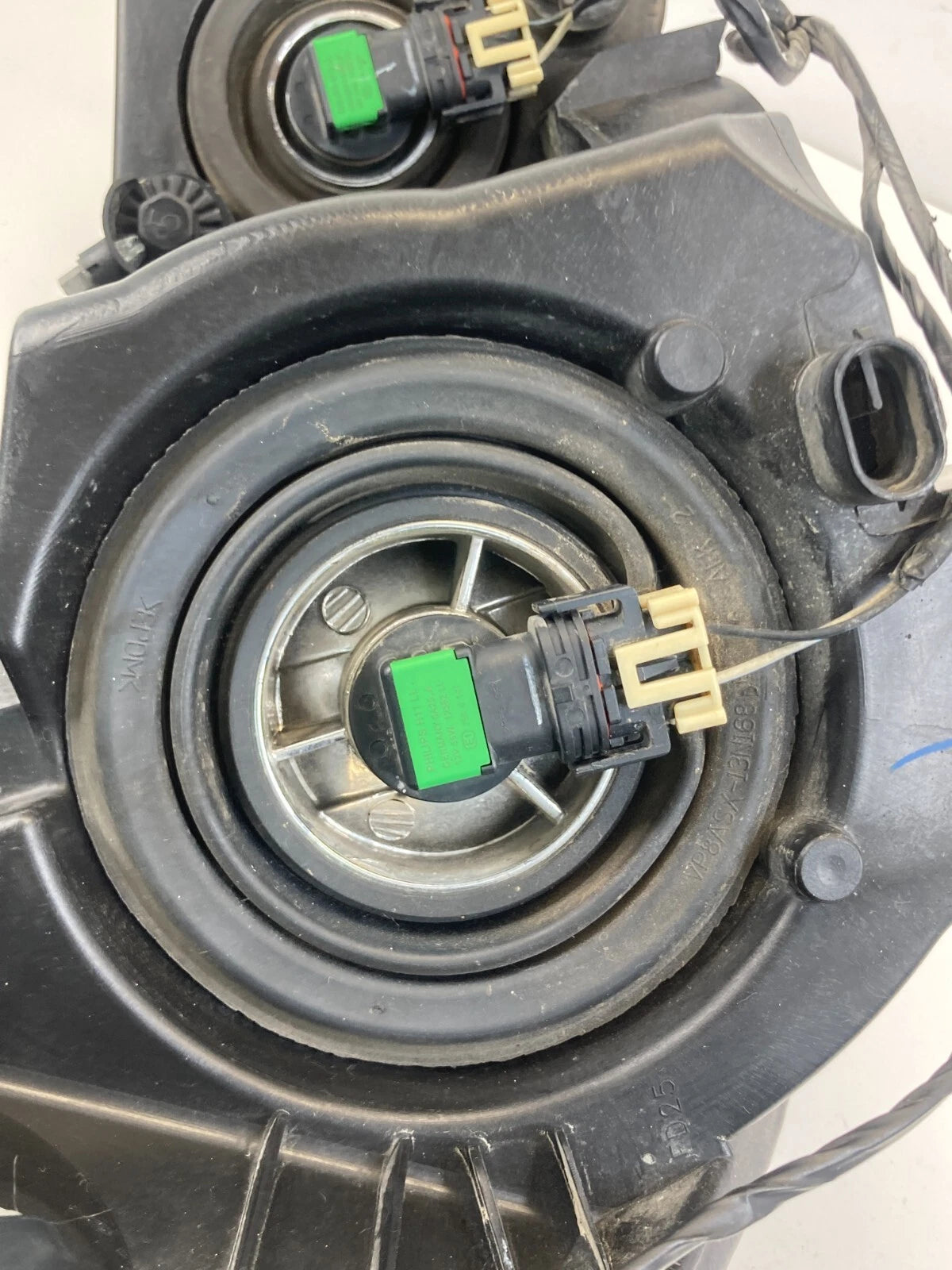 2009-2014 VW ROUTAN FRONT LEFT DRIVER SIDE HEADLIGHT HEADLAMP 05113439AD OEM