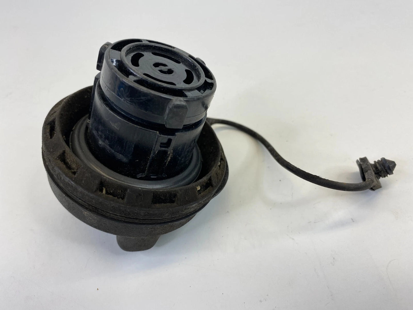 2001 02 03 04 05 2006 FORD ESCAPE 2.0L 16V FUEL TANK FILLER GAS CAP ASSY OEM
