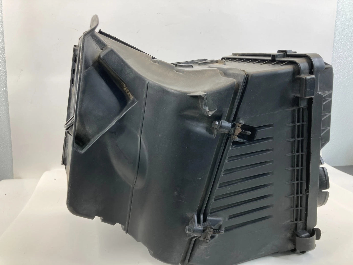 2000-2005 CHEVROLET MONTE CARLO 3.8L AIR INTAKE CLEANER BOX ASSEMBLY OEM