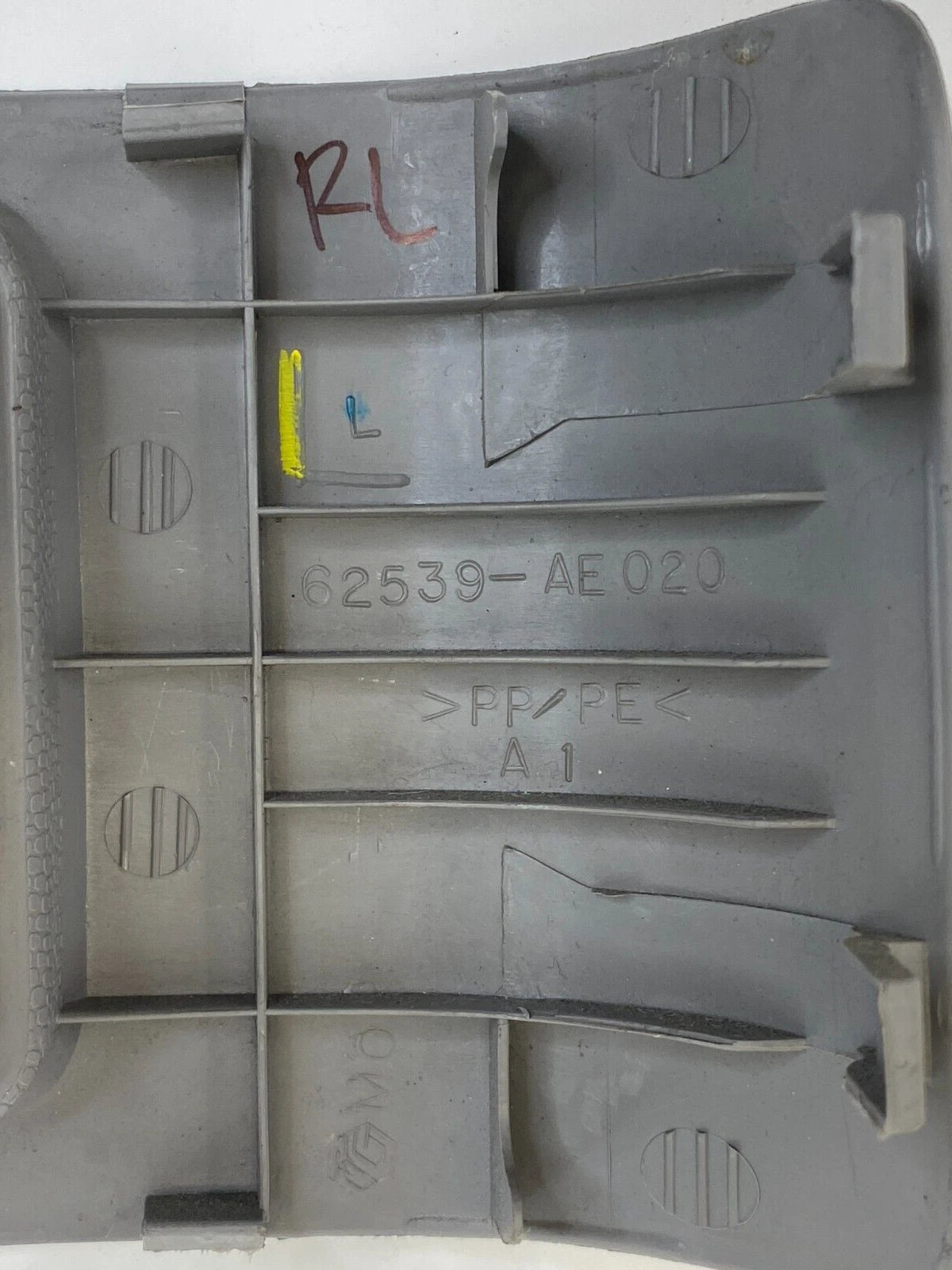 2004-2010 TOYOTA SIENNA REAR LEFT SIDE COURTESY LIGHT LAMP 62539-AE020 OEM