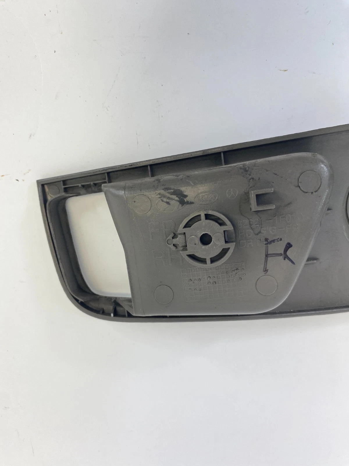 2005-2010 KIA SPORTAGE FRONT RIGHT INSIDE DOOR HANDLE TRIM BEZEL 82621-1F010
