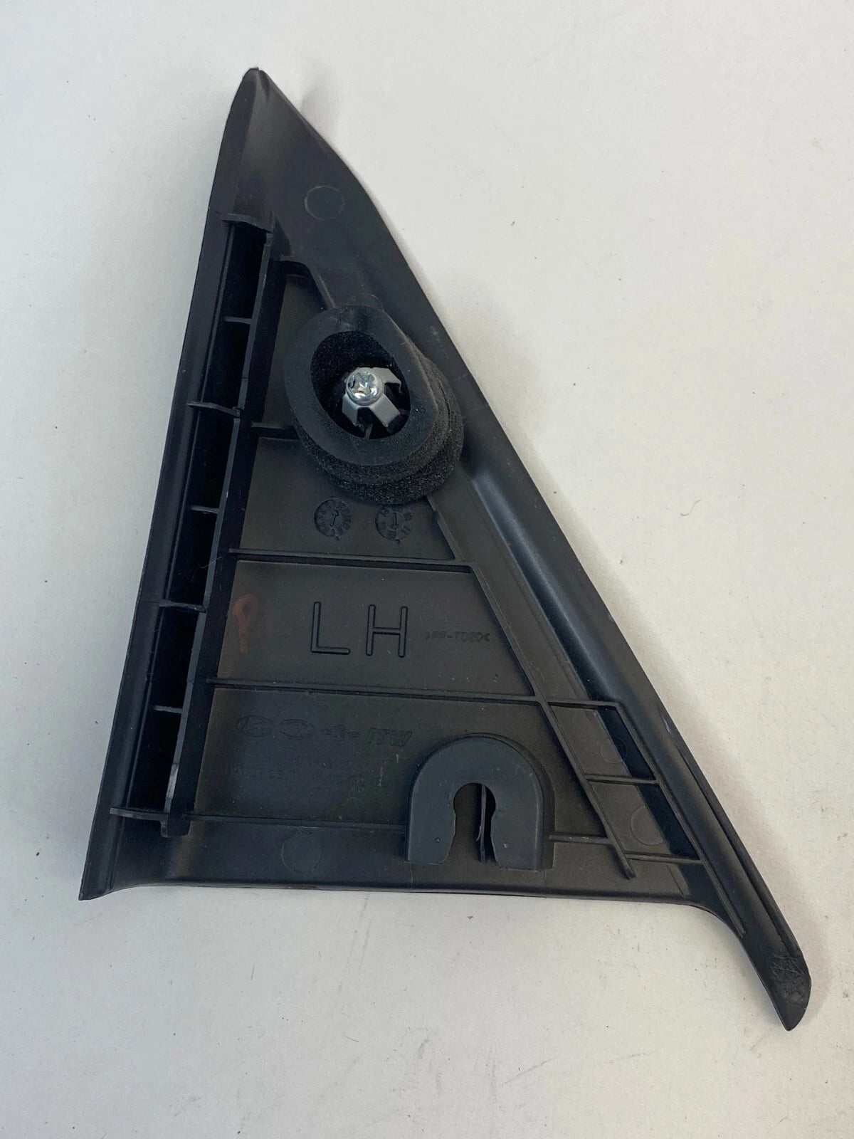 2011-2014 HYUNDAI SONATA REAR LEFT INNER DOOR CORNER MOLDING COVER 83910-3S000