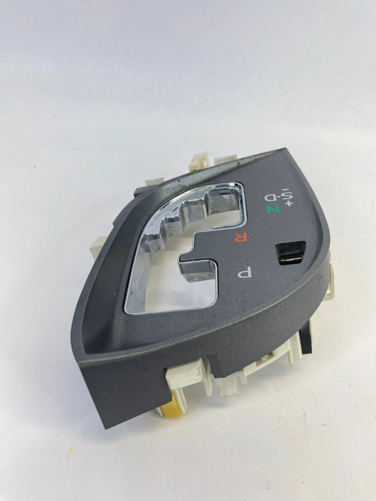 2009-2012 TOYOTA VENZA AUTOMATIC CENTER SHIFTER LEVER BEZEL TRIM INDICATOR OEM