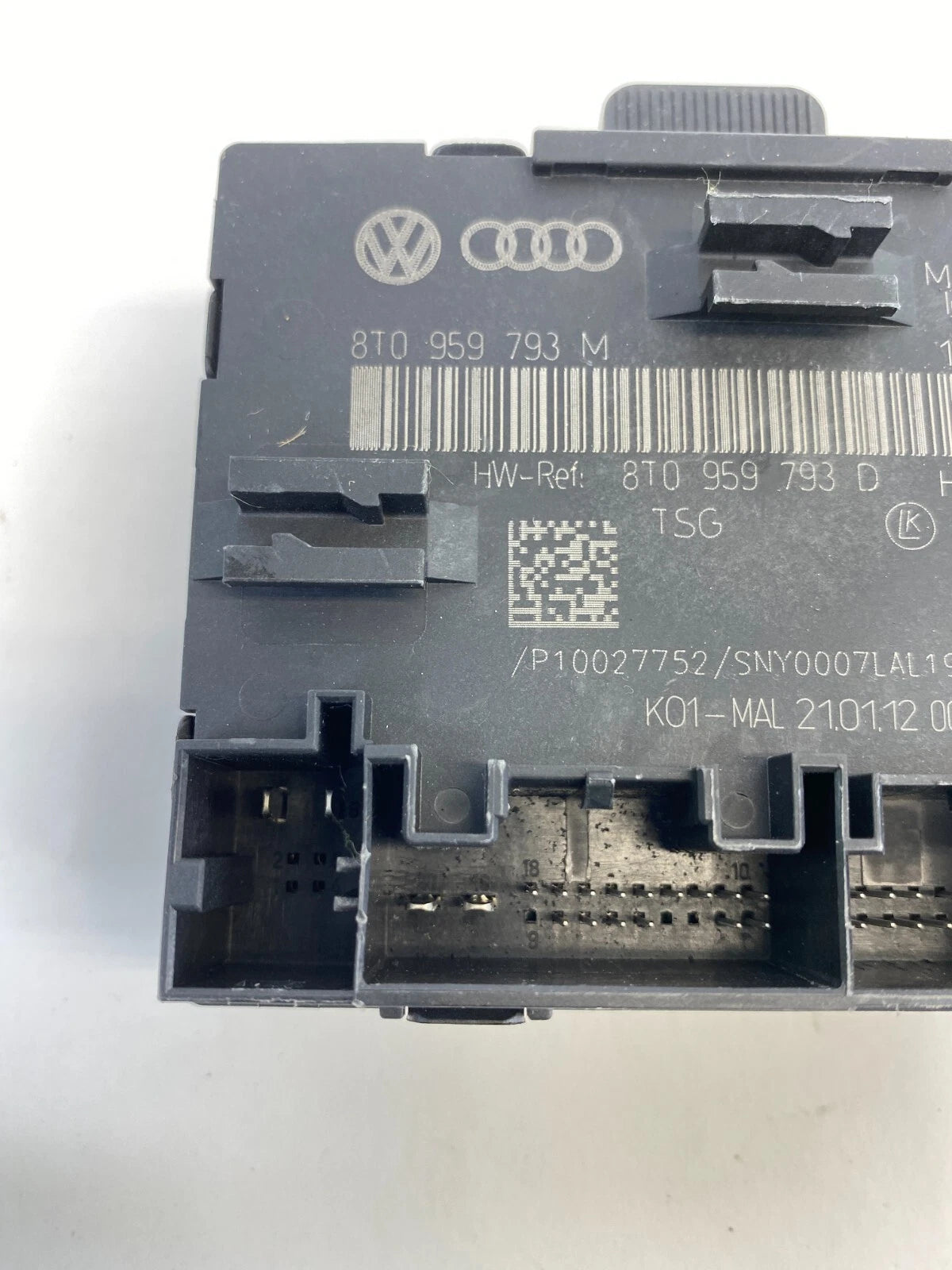 11-13 AUDI A4 QUATTRO FRONT LEFT SIDE DOOR LOCKING CONTROL MODULE 8T0-959-793-M