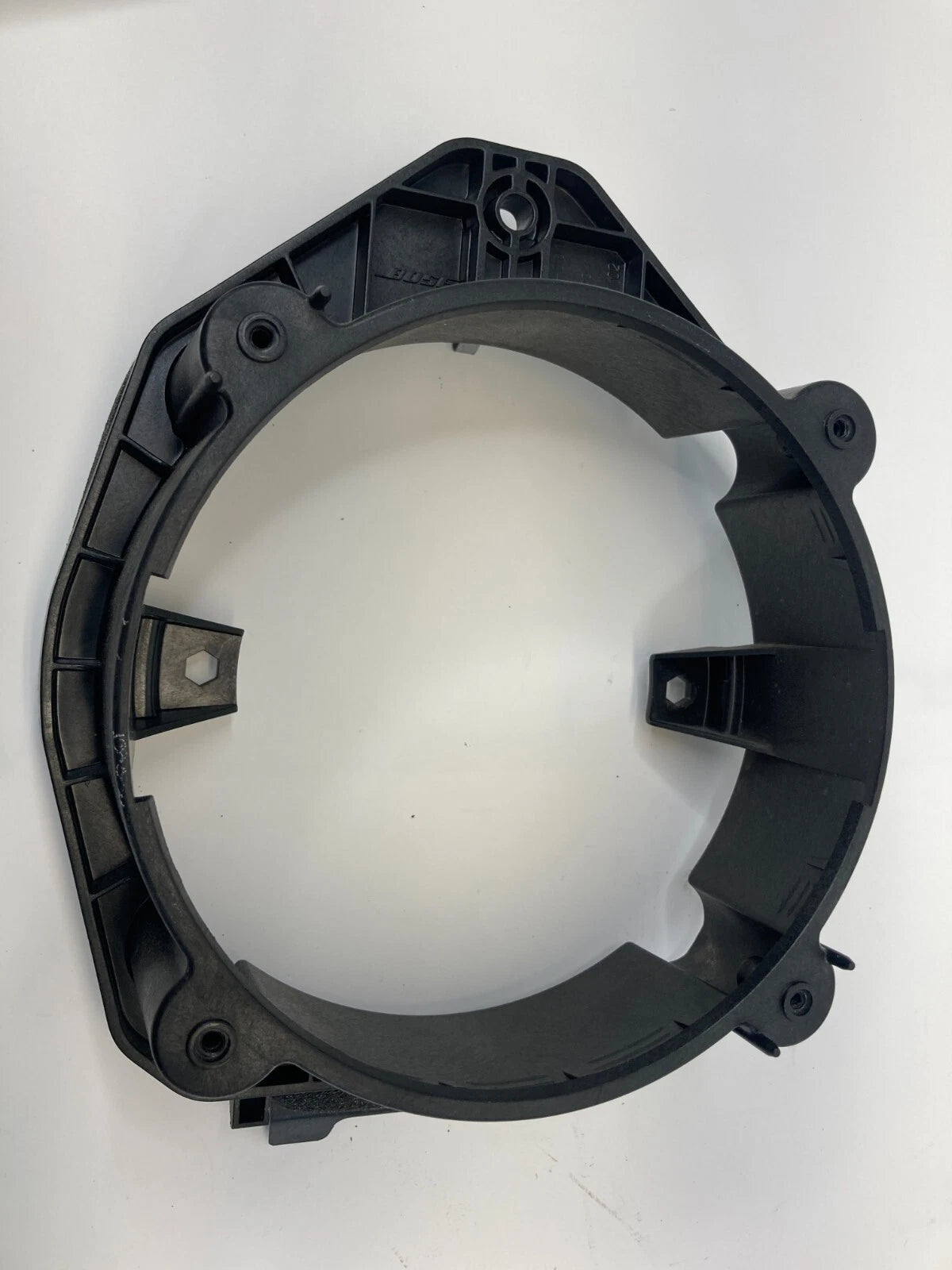 09-17 CHEVY TRAVERSE FRONT LEFT DOOR SPEAKER MOUNT ADAPTER BRACKET 307211001 OEM