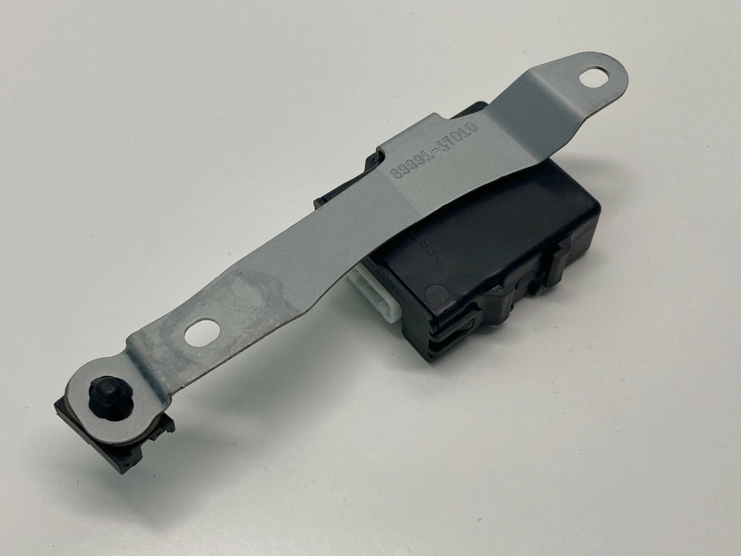 2004-2009 TOYOTA PRIUS FRONT DOOR OSCILLATOR CONTROL MODULE 89991-47010 OEM