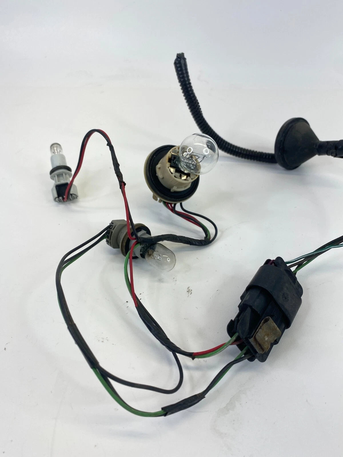 10-15 CHEVROLET EQUINOX REAR TAIL LIGHT WIRING HARNESS BINDING PLUG SOCKET OEM