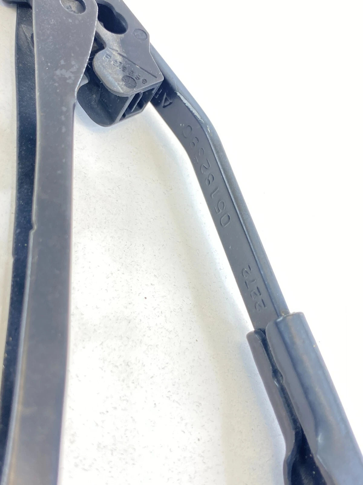 2012 2013 2014 2015 RAM CARGO VAN C/V REAR WINDSHIELD WIPER ARM 24030747 OEM