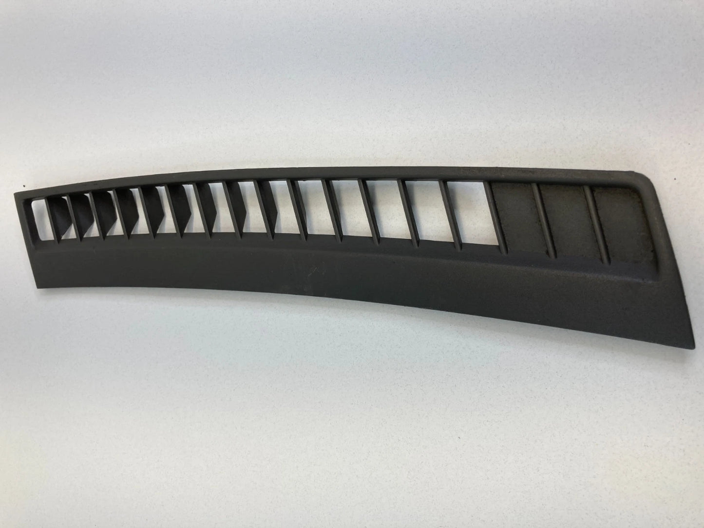 2005-2007 JEEP GRAND CHEROKEE UPPER RIGHT DASH DEFROST VENT COVER 5JM66TRM