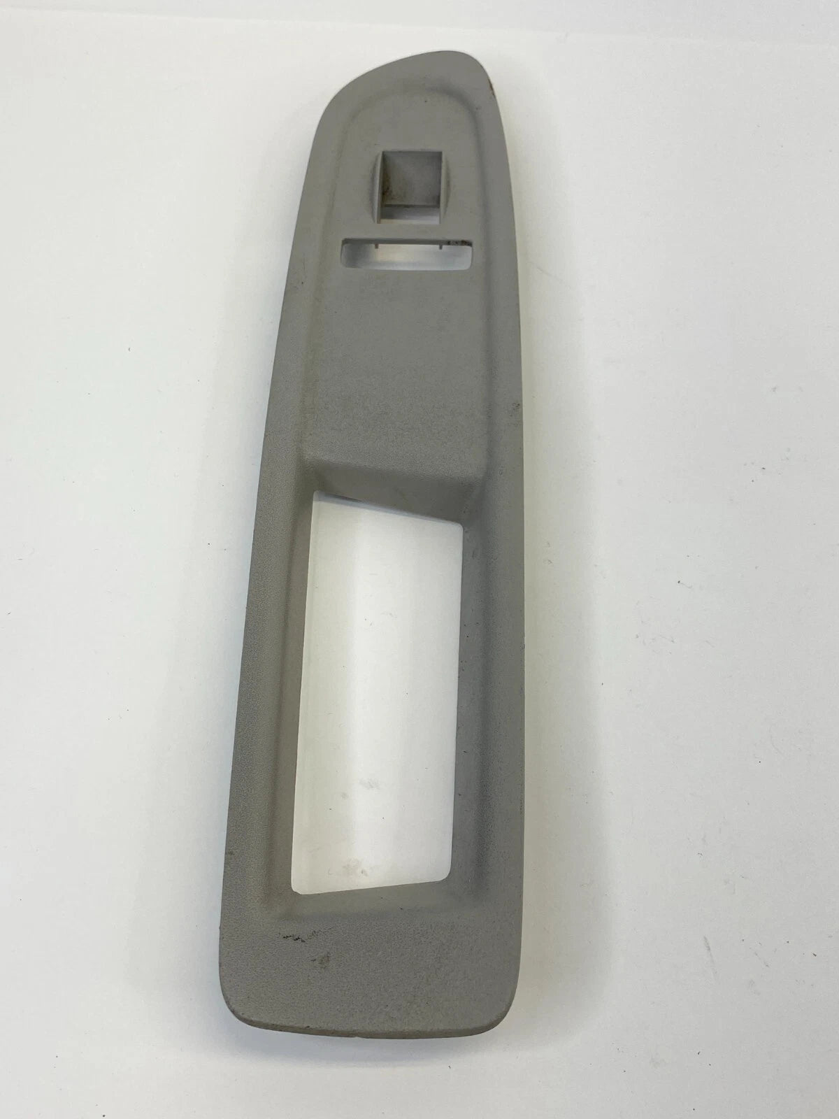 09-12 CHEVROLET TRAVERSE FRONT RIGHT DOOR WINDOW SWITCH BEZEL TRIM 25868390 OEM
