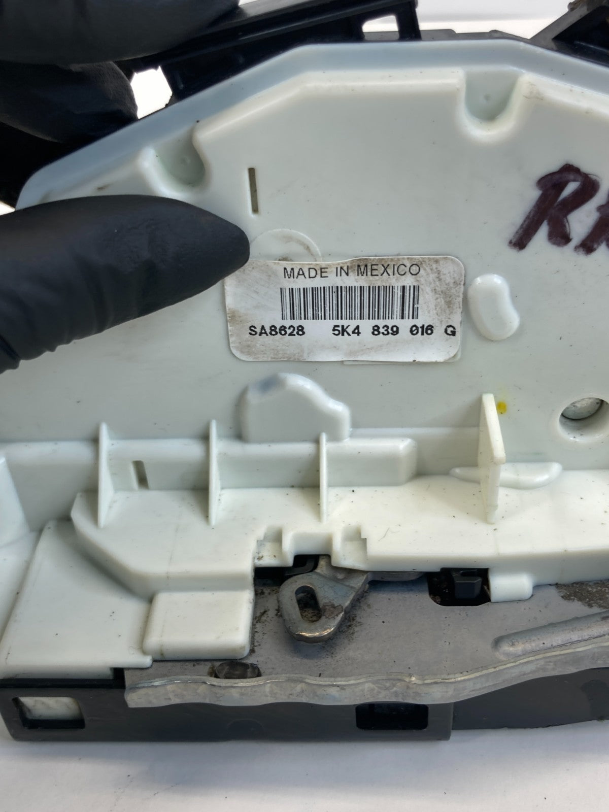 12-14 Volkswagen Passat Rear Right Side Door Lock Latch Actuator 5K4-839-016