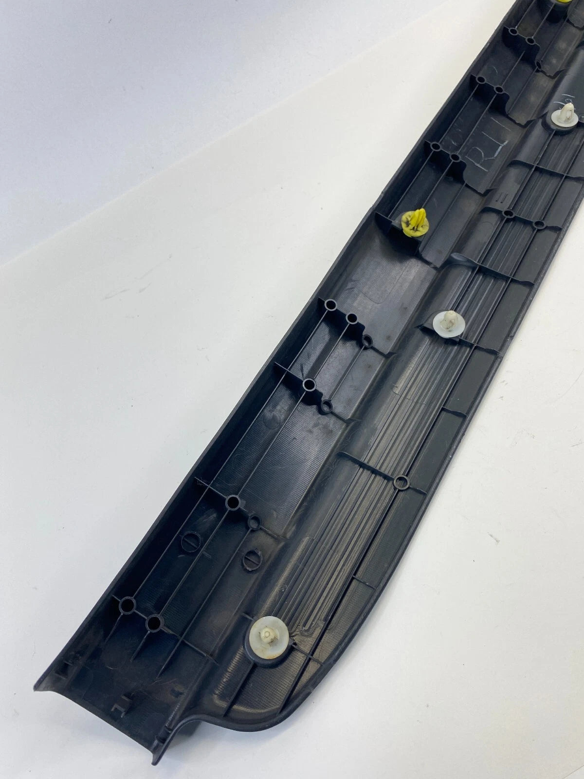 00-05 TOYOTA CELICA RIGHT SIDE DOOR SCUFF SILL PLATE COVER PANEL 6791320240 OEM