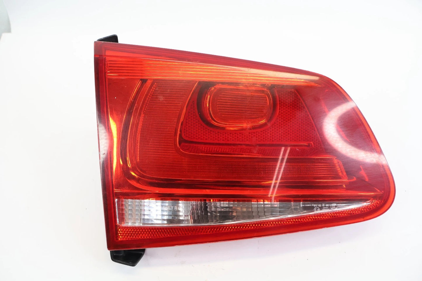 2011-2014 VW VOLKSWAGEN TOUAREG LEFT DRIVER TRUNK INNER TAILLIGHT 7P6-945-093-C
