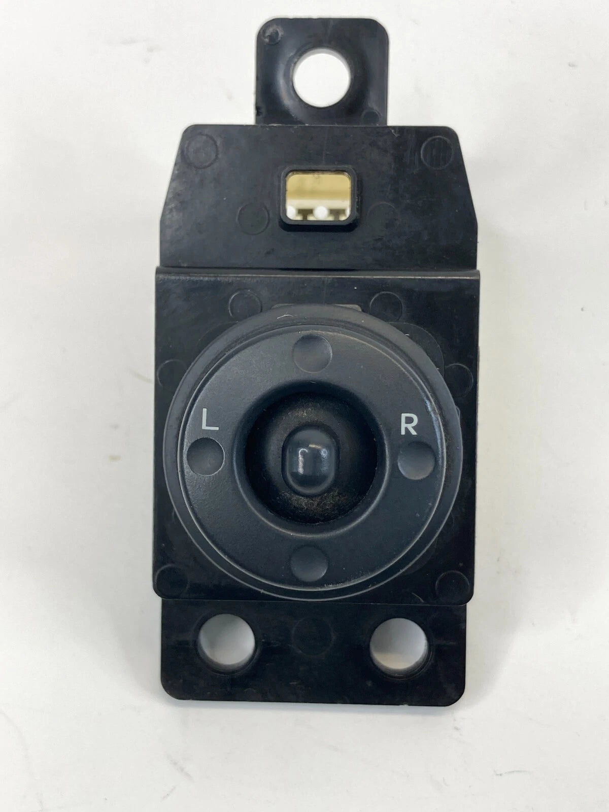 2010-2013 KIA FORTE FRONT LEFT POWER MIRROR CONTROL BUTTON SWITCH 93560-1M000