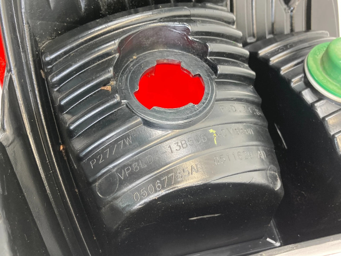 09 10 DODGE JOURNEY REAR LEFT OUTER QUARTER TAIL LIGHT TAILLIGHT 05067785AB OEM