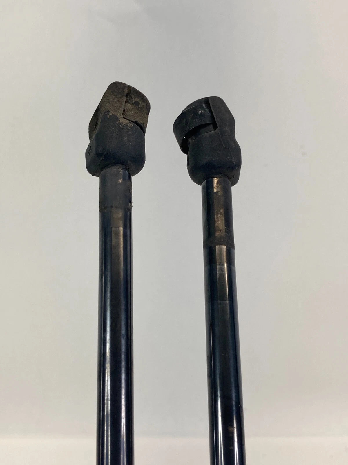 04-09 CADILLAC SRX BASE HATCH LIFTGATE LIFT CYLINDER STRUT SUPPORT PAIR 25736515