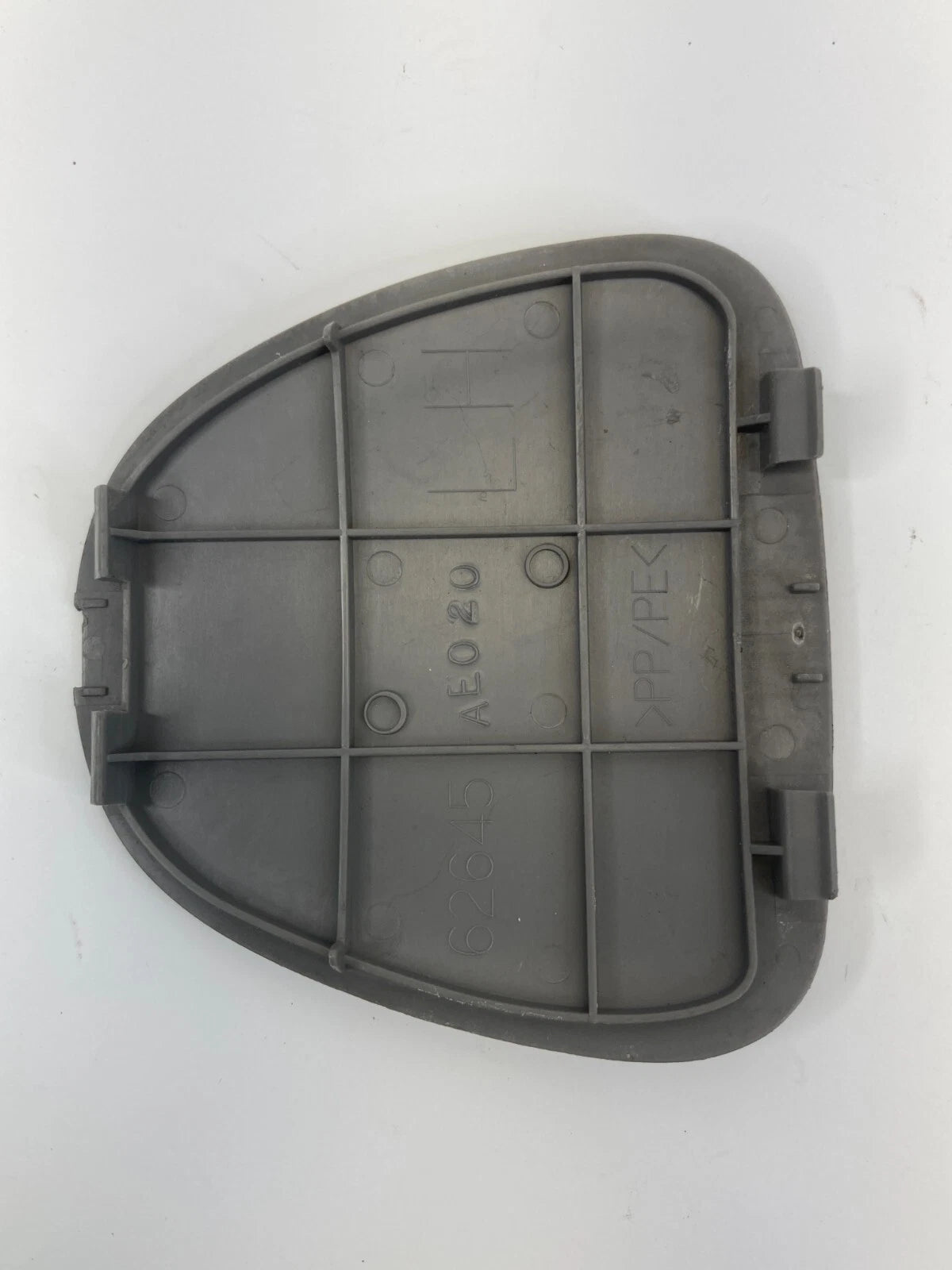2004-2010 TOYOTA SIENNA REAR LEFT SHOCK ABSORBER COVER TRIM 62645-AE020 OEM