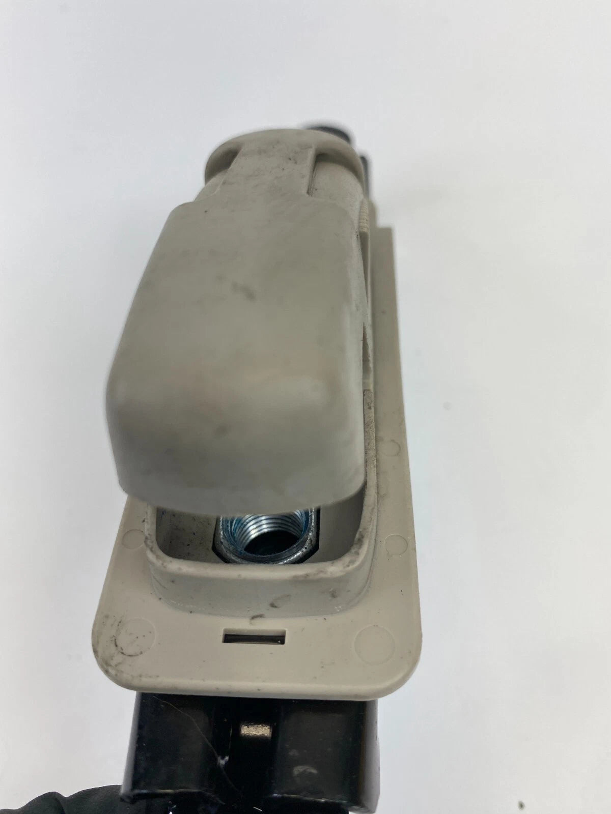 2006 2007 SATURN VUE FRONT RIGHT PASSENGER SIDE SEAT BELT HEIGHT ADJUSTER OEM
