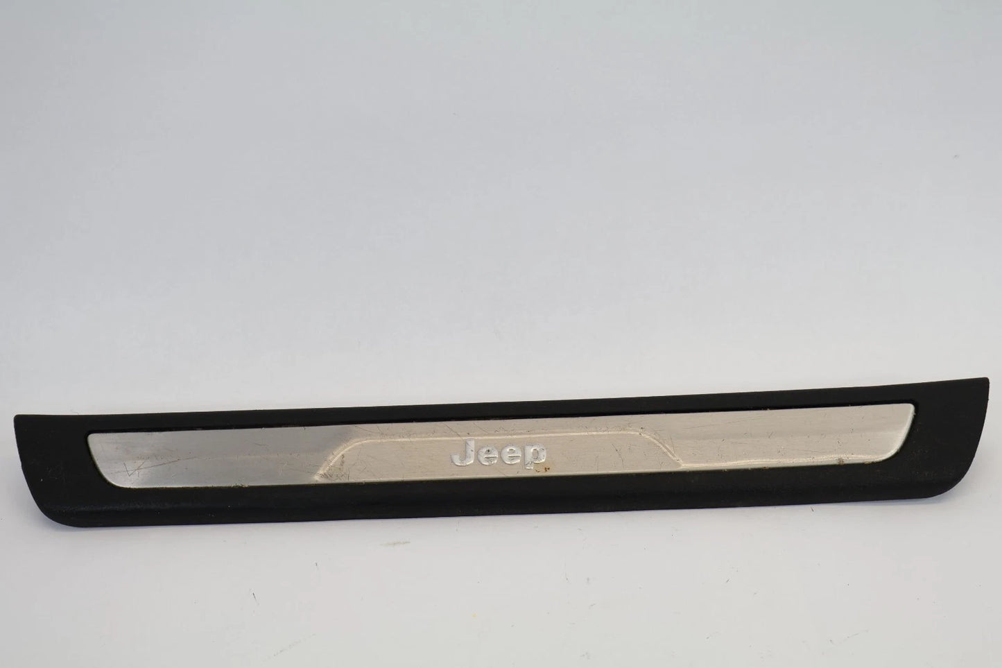 2011-2021 GRAND CHEROKEE FRONT LEFT DOOR SILL SCUFF PLATE MOLDING OEM INC81DX9AB