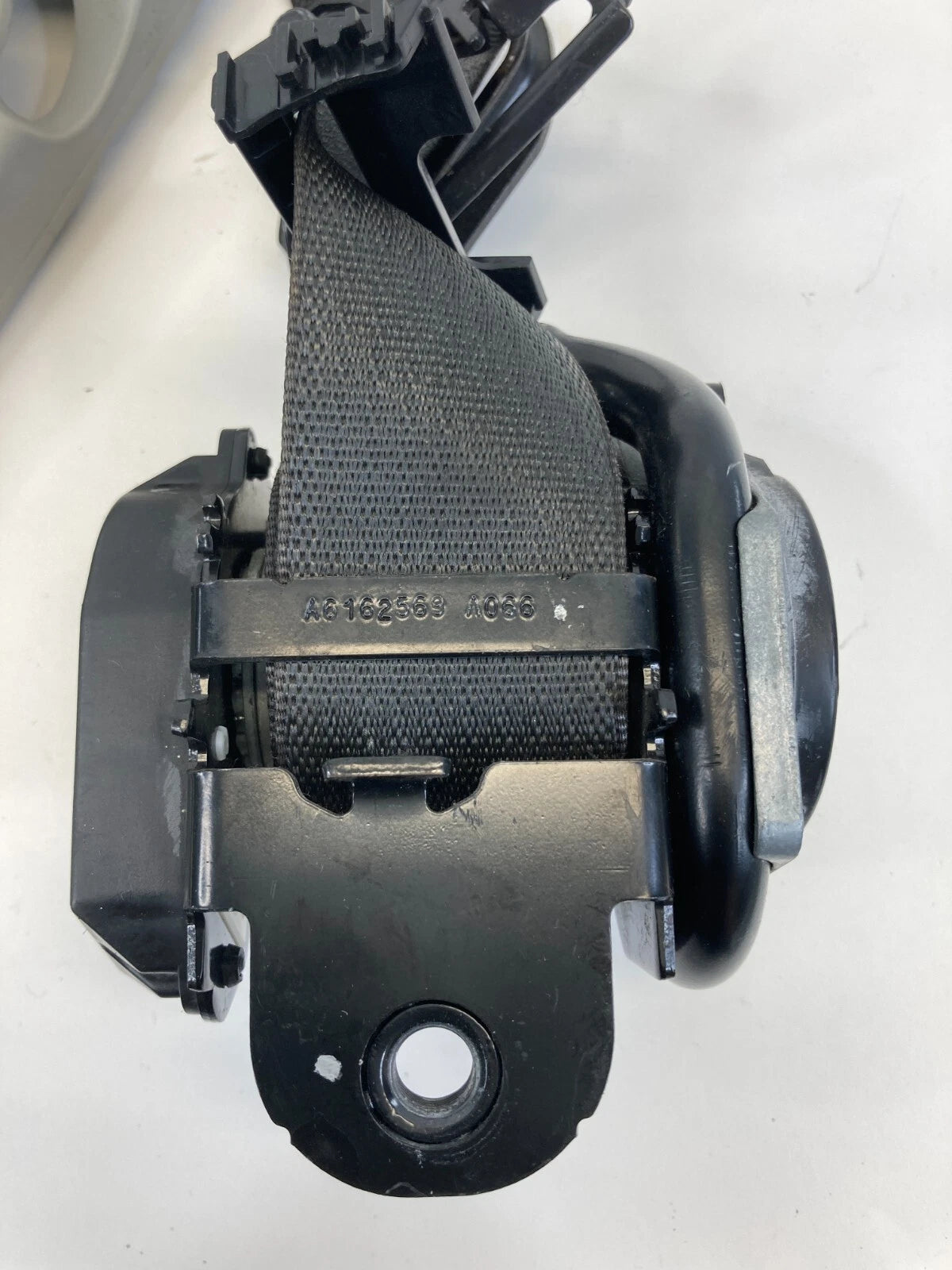 11-16 CHEVY CRUZE FRONT RIGHT PASSENGER SEAT BELT RETRACTOR W/ COVER 616263500D