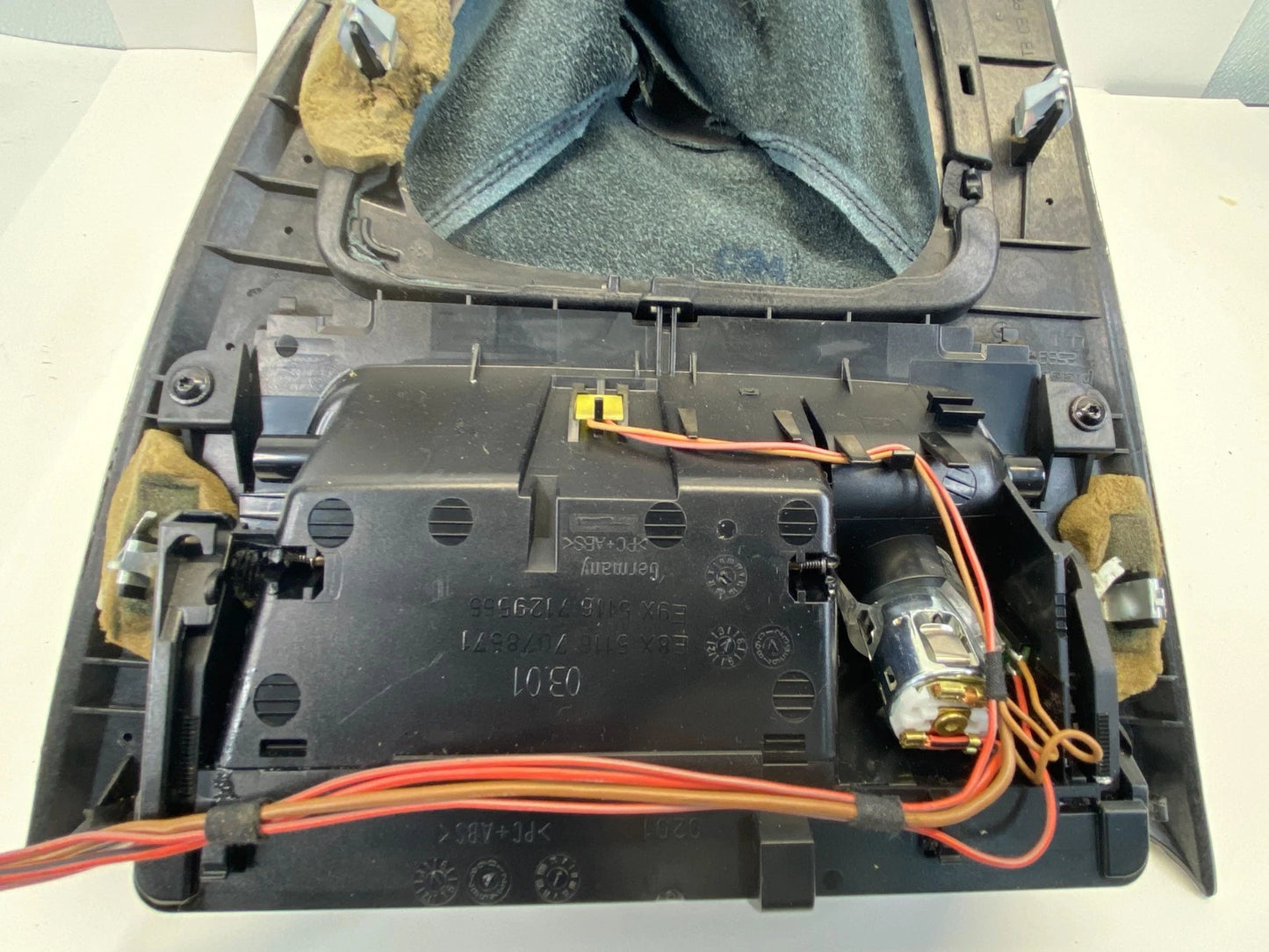 07 08 BMW 335XI CENTER CONSOLE TRIM ALUMINUM MANUAL TRANSMISSION OEM 51166982446