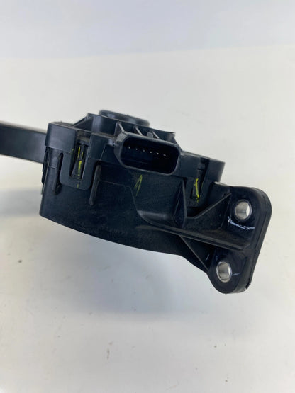 2013-2019 Ford Taurus Accelerator Pedal Gas Assembly DG13-9F836-AC OEM