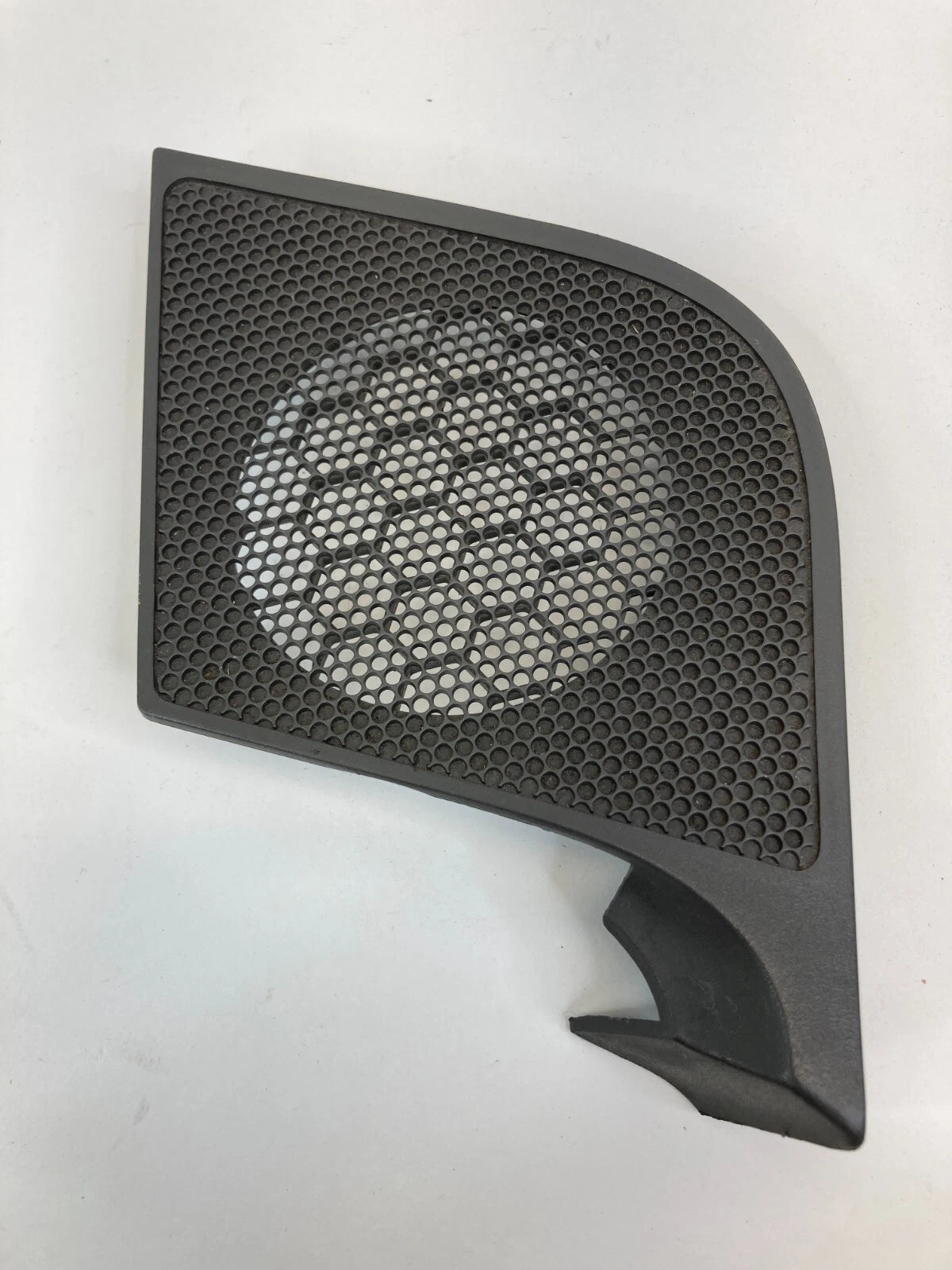 05-07 JEEP GRAND CHEROKEE FRONT LEFT DRIVER SIDE DASH SPEAKER GRILLE COVER TRIM