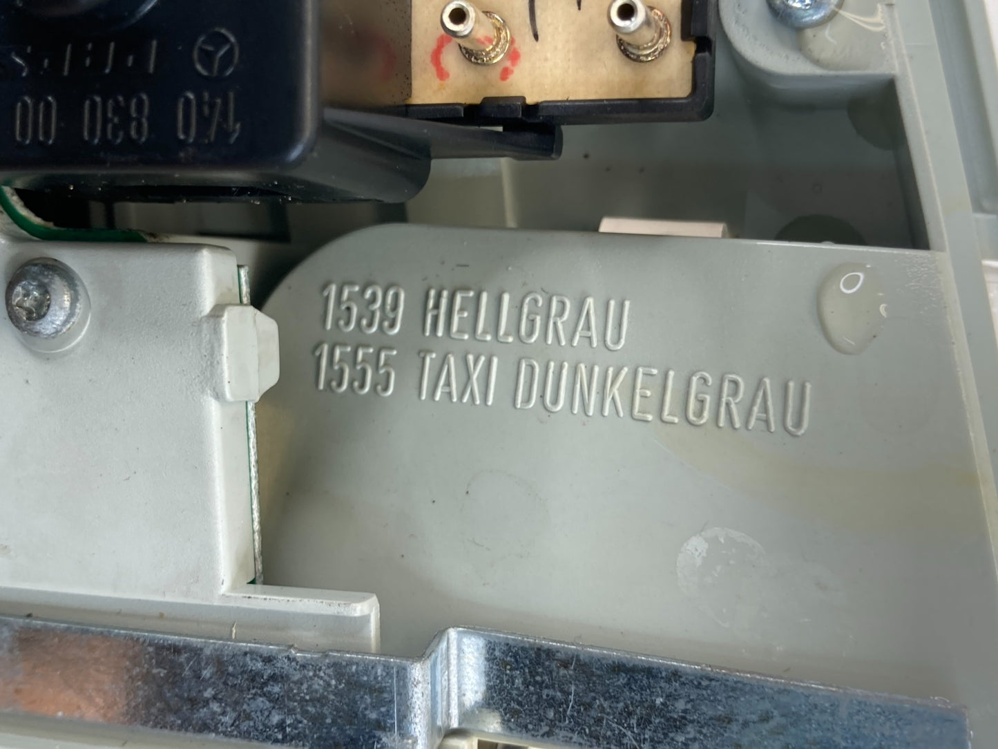 1998-2002 Mercedes-Benz E430 Overhead Reading Dome Map Light A208-820-19-01 OEM