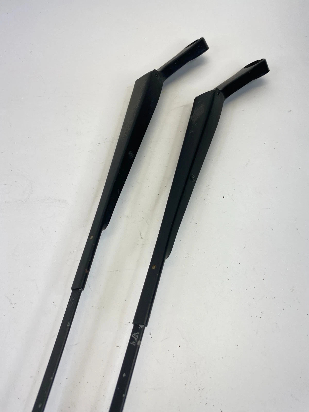 2000-2002 ISUZU TROOPER FRONT LH DRIVER & RH PASSENGER WINDSHIELD WIPER ARM OEM
