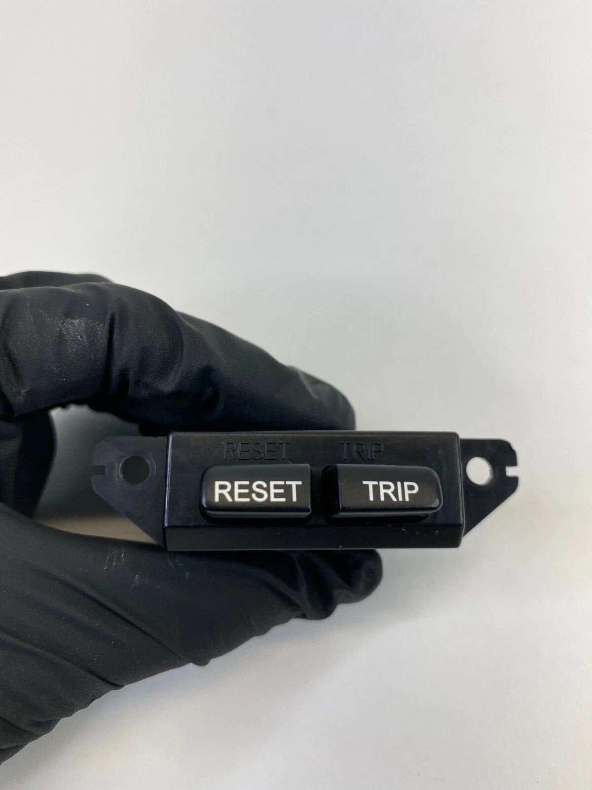 2007-2009 HYUNDAI SANTA FE FRONT DASH PANEL TRIP RESET BUTTON SWITCH ASSEMBLY