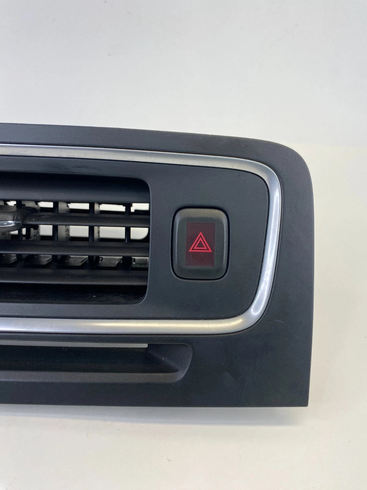 2011-2018 VOLVO S60 CENTER DASH AC AIR VENT GRILLE DUCT W/ HAZARD SWITCH OEM
