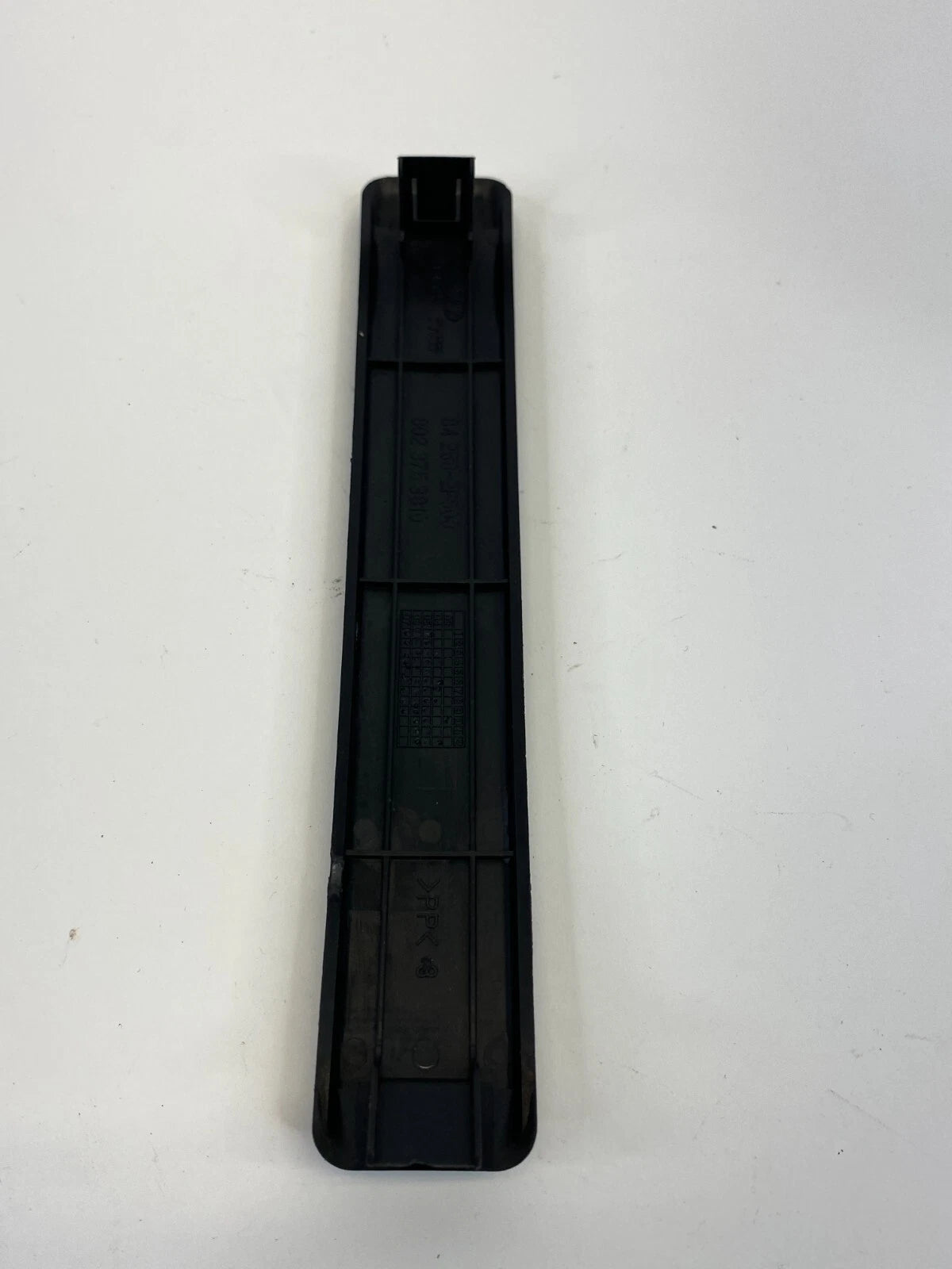05-09 HYUNDAI TUCSON RIGHT PASSENGER SIDE FLOOR CARPET PROTECTOR TRIM 842682F500