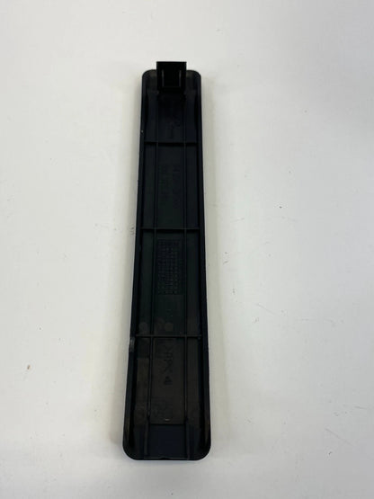 05-09 HYUNDAI TUCSON RIGHT PASSENGER SIDE FLOOR CARPET PROTECTOR TRIM 842682F500