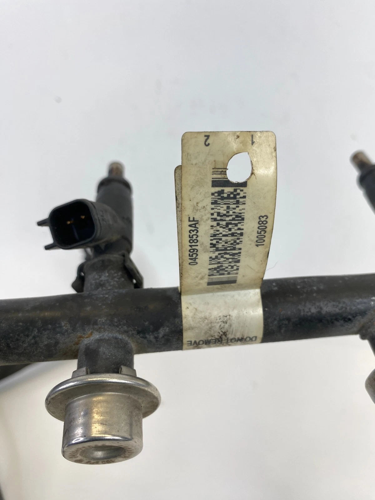 2005-08 GRAND CHEROKEE COMMANDER 5.7L FUEL INJECTION RAIL W/ COIL INJECTORS