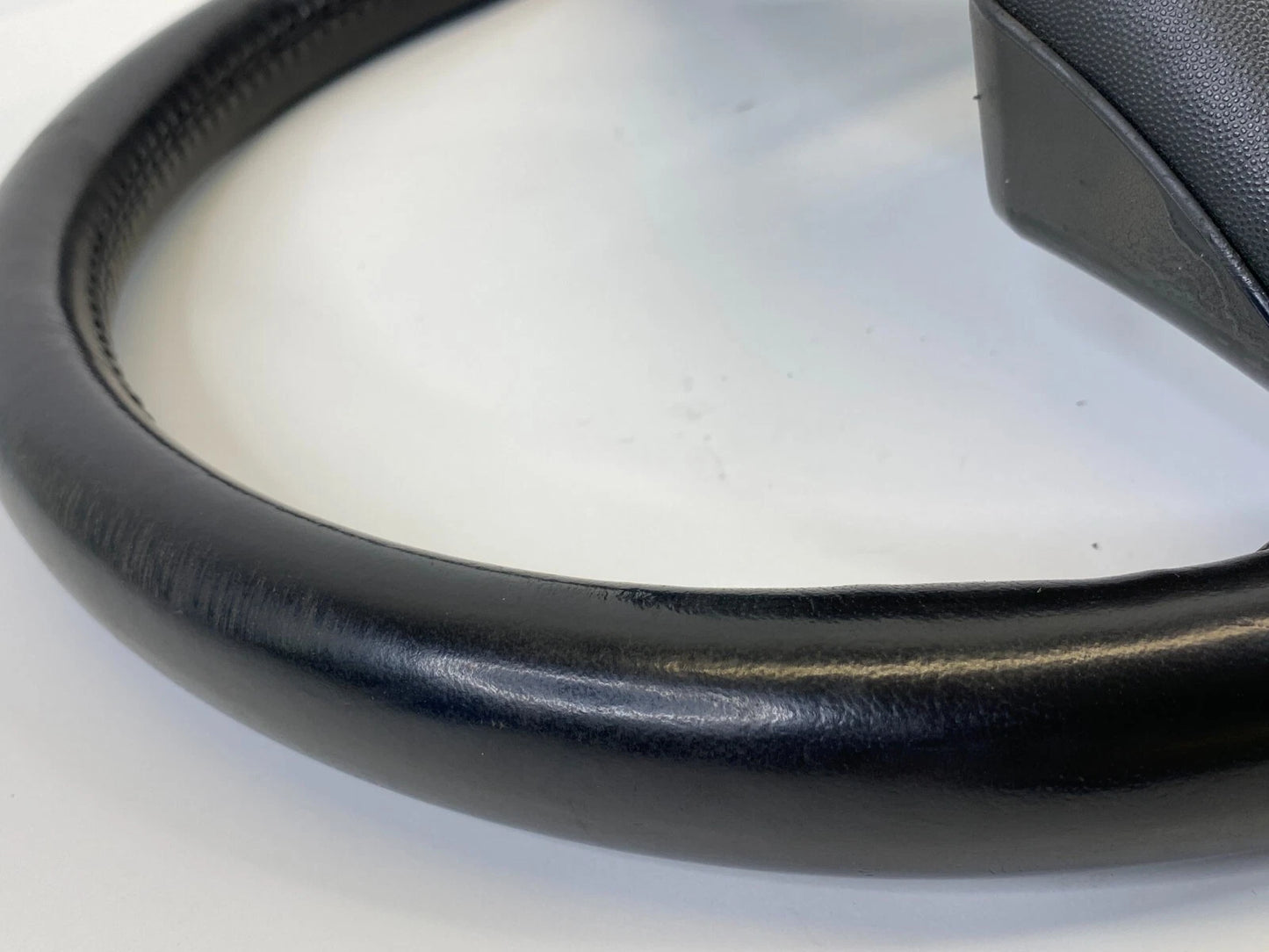 04 05 06 07 CADILLAC SRX BASE STEERING WHEEL W/ AUDIO STEREO CONTROLS LEATHER