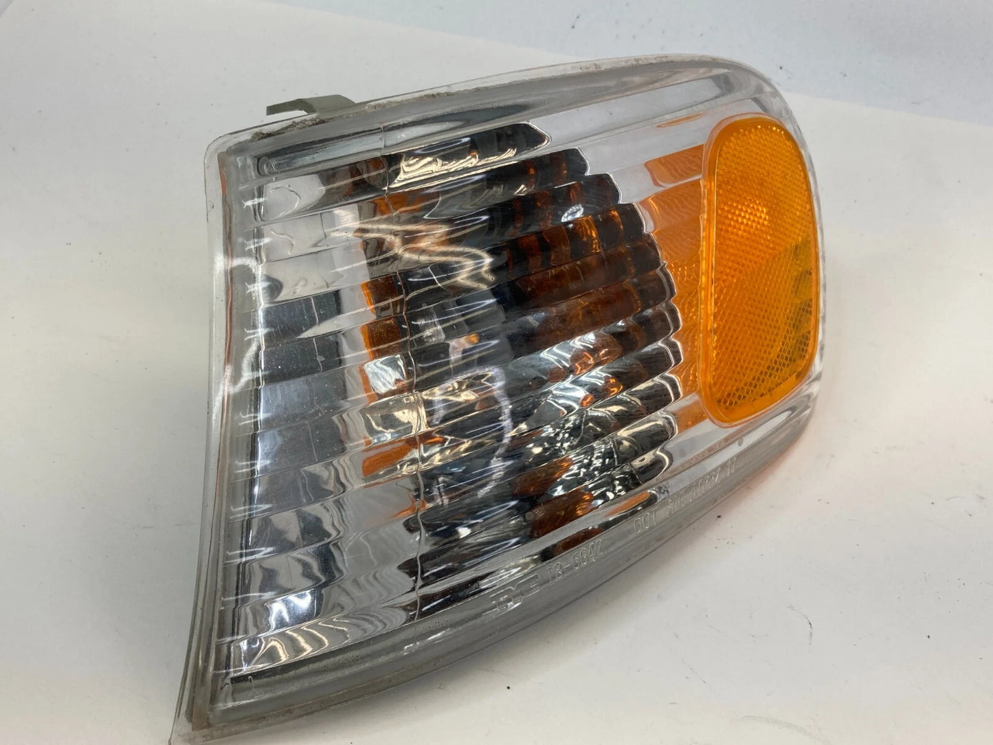 2001 2002 TOYOTA COROLLA FRONT LEFT DRIVER CORNER PARK TURN SIGNAL LIGHT LAMP