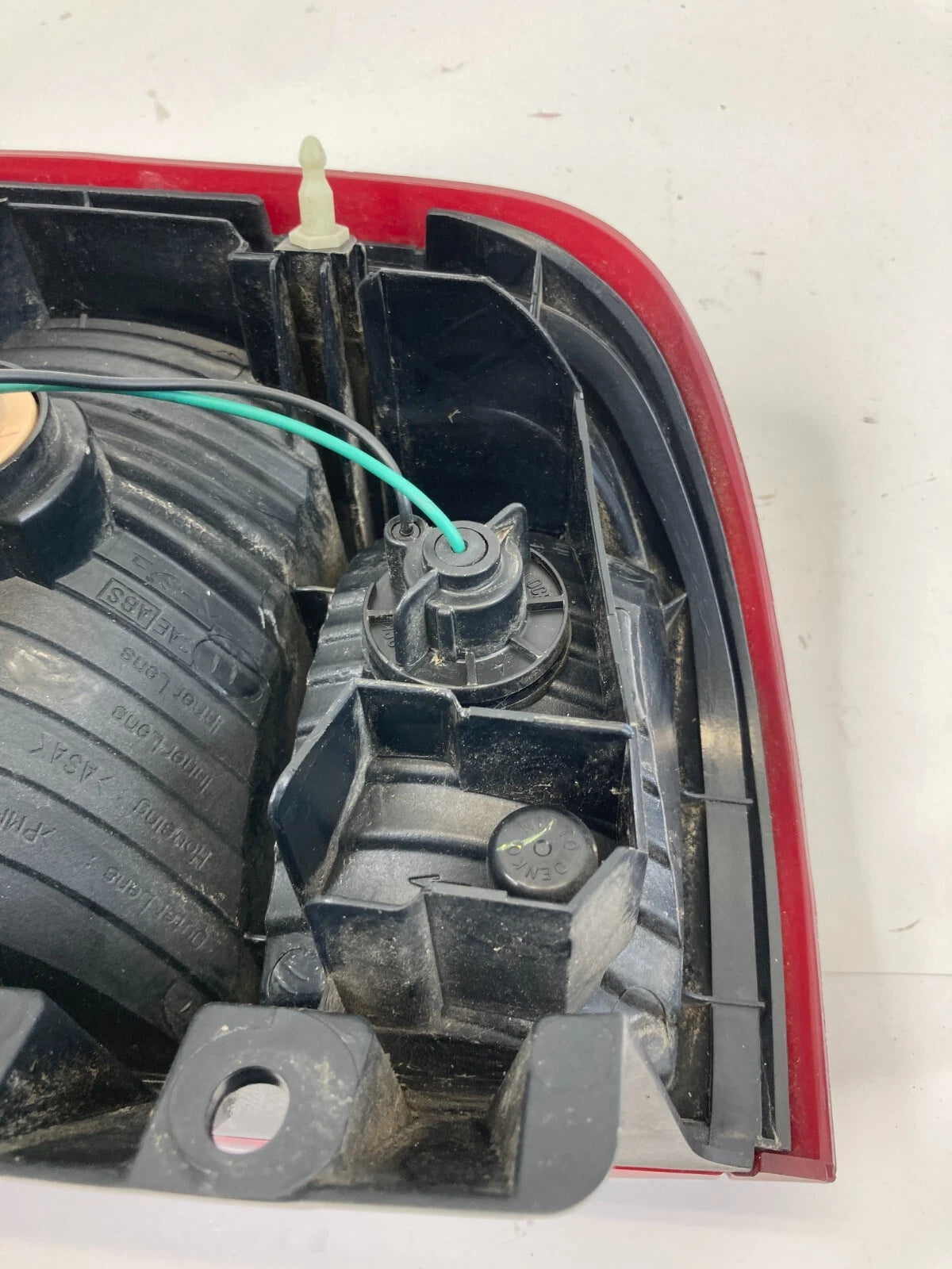 1999-2004 NISSAN PATHFINDER REAR RIGHT PASSENGER SIDE TAILLIGHT TAIL LIGHT LAMP