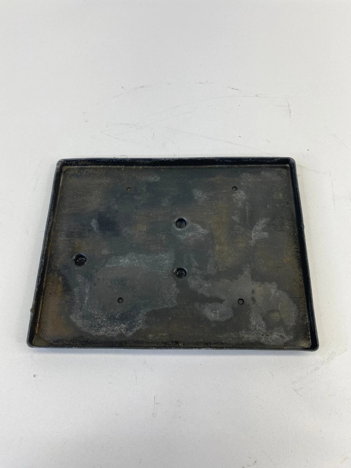 2009-2014 NISSAN CUBE BATTERY HOLDER HOLD DOWN LOWER TRAY BRACKET 824428-1FC0A
