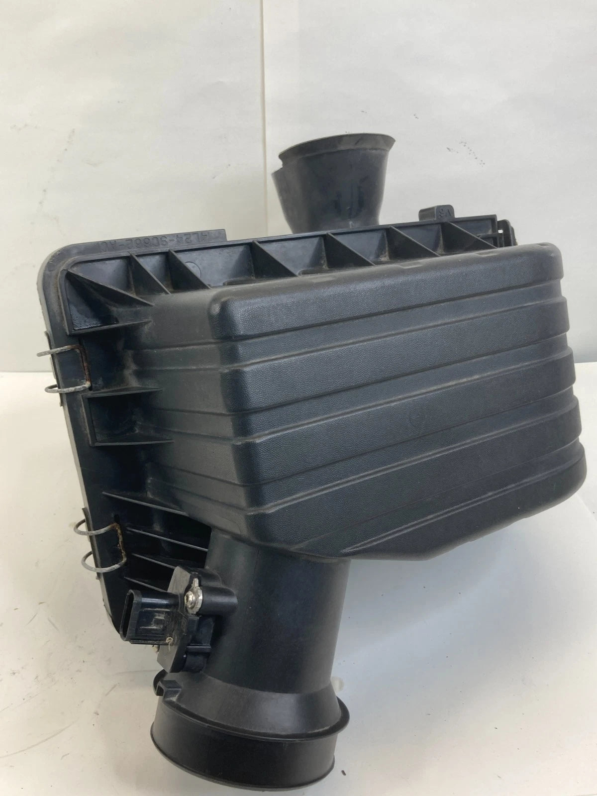2004 2005 FORD EXPLORER AIR INTAKE CLEANER ASSEMBLY HOUSING OEM 4L24-9C662-AB