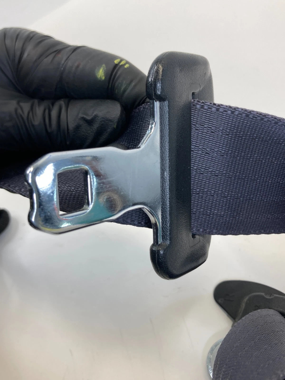 2009 2010 TOYOTA MATRIX FRONT RIGHT PASSENGER SIDE SEAT BELT RETRACTOR BLACK OEM