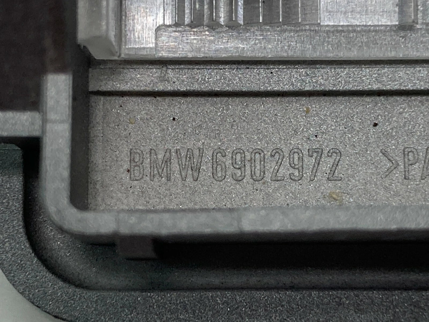 2002 2003 2004 2005 BMW 745i 745Li Sunvisor Dome Vanity Light Lamp 6902972 OEM