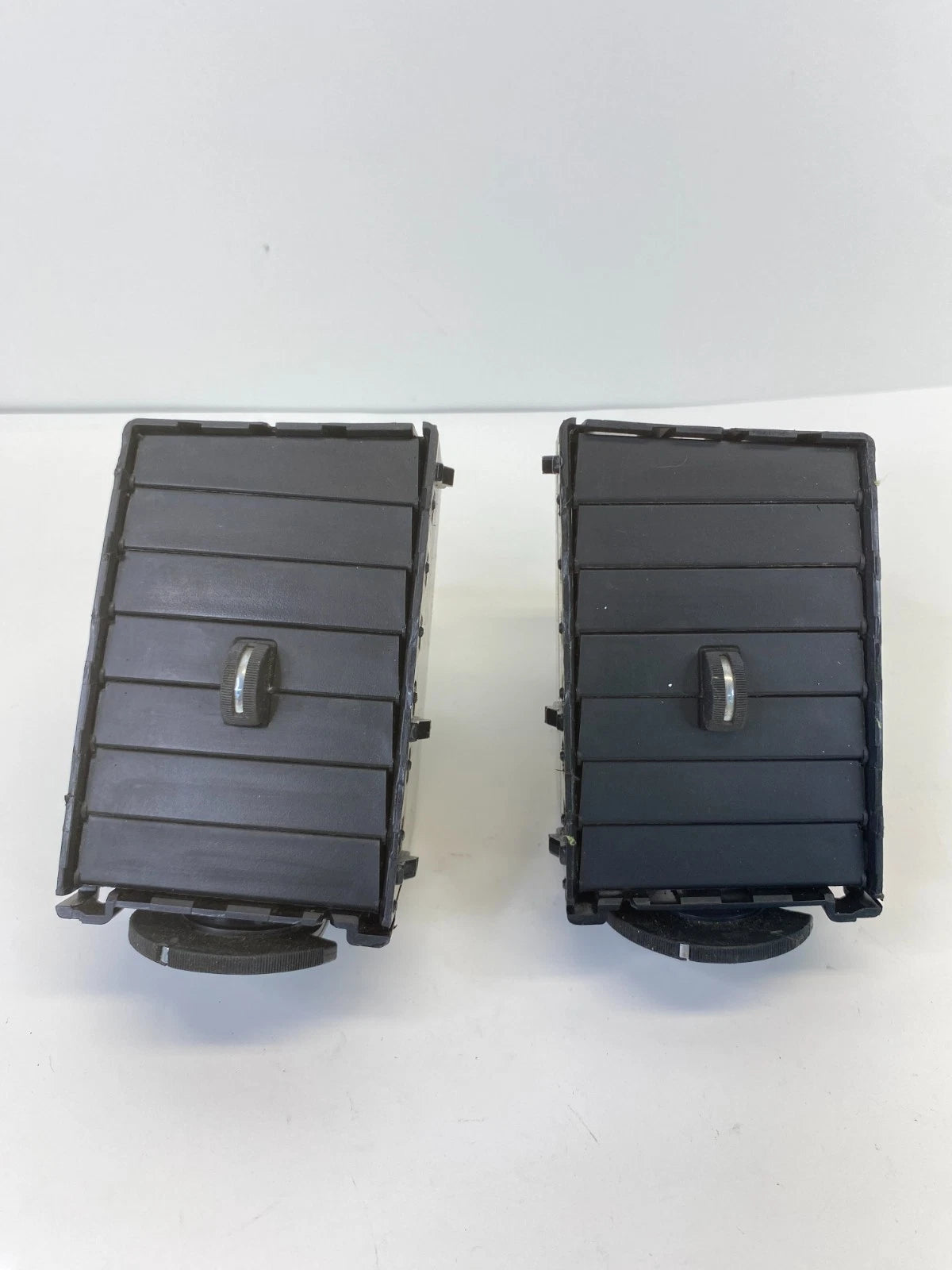 2008-2010 CHRYSLER 300 CENTER DASH LEFT & RIGHT A/C AIR VENT OUTLET DUCT GRILLE