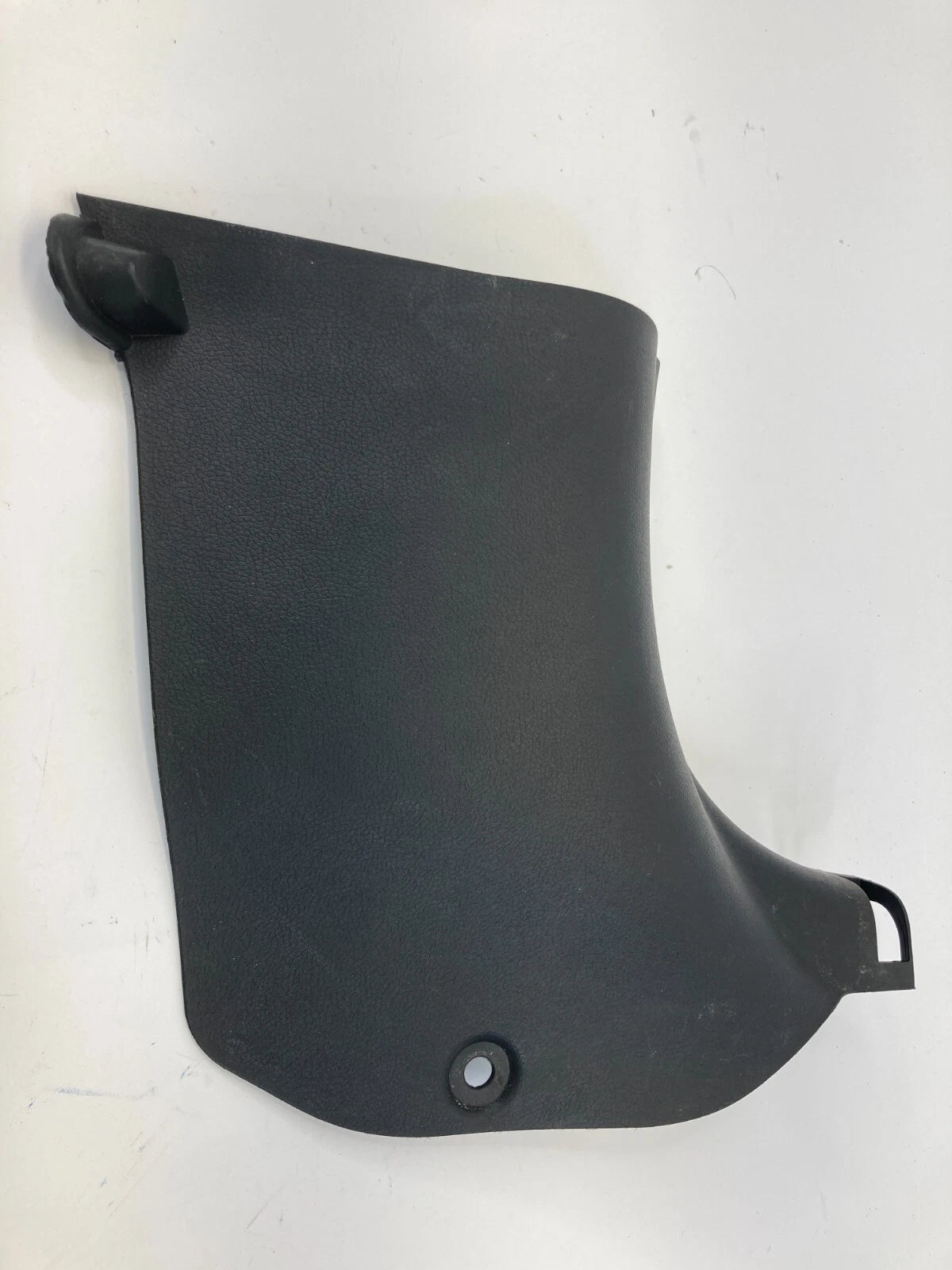 2011-2014 HYUNDAI SONATA DASH RIGHT KICK PANEL KNEE COWL TRIM COVER 85824-3Q000