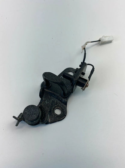 2004 2005 2006 KIA AMANTI HOOD LOCK LATCH PROTECTOR W/ CABLE 93230-39000 OEM