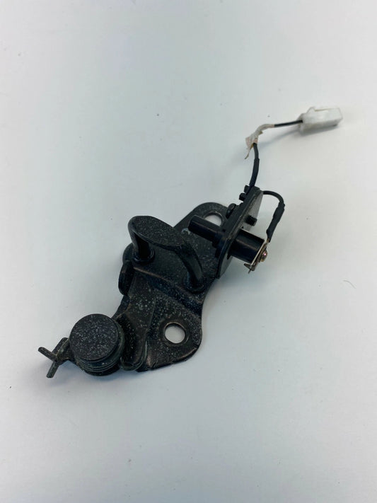 2004 2005 2006 KIA AMANTI HOOD LOCK LATCH PROTECTOR W/ CABLE 93230-39000 OEM